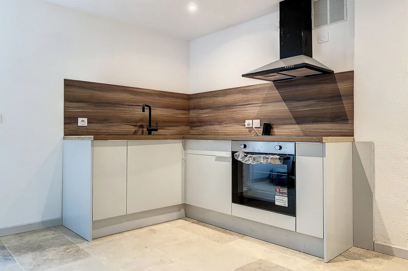 Location appartement Eyguières  