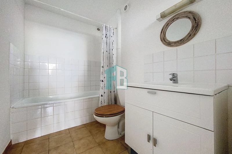 Location appartement Eyguières  