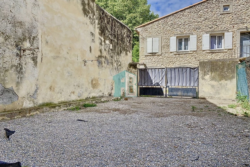 Location appartement Eyguières  