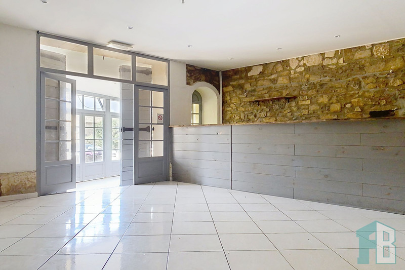 Professionnel local commercial Aureille  
