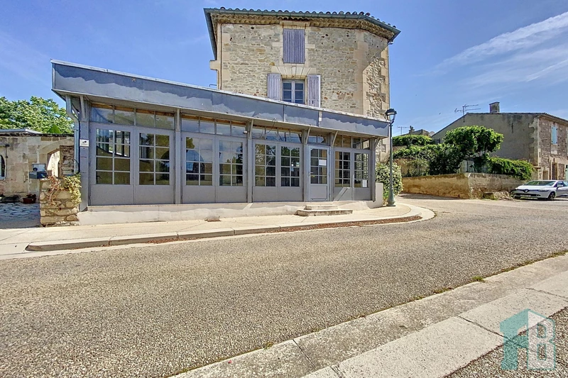 Local commercial Aureille Centre-ville,  Occupational local commercial   100&nbsp;m&sup2;