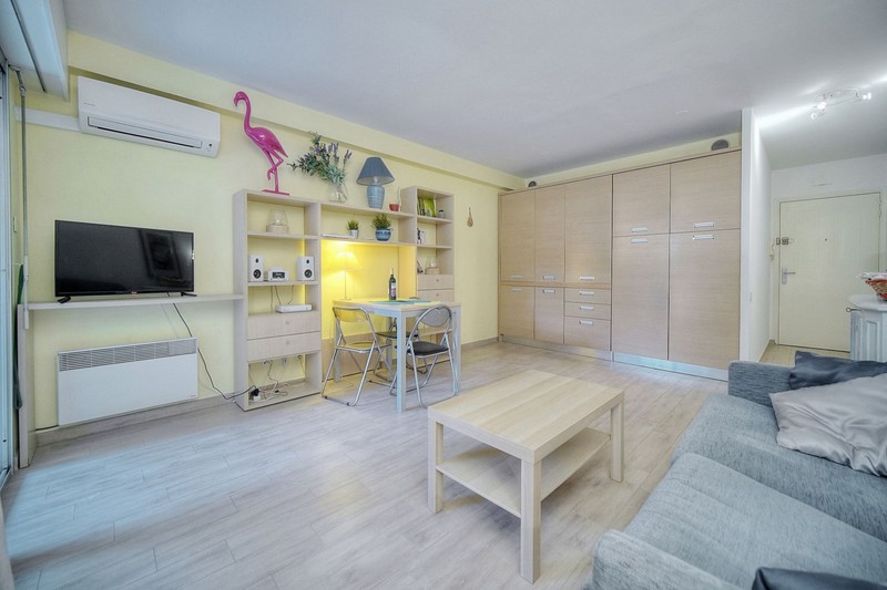 Apartment Cannes Centre-ville (banane),  Vacation rental apartment  2 rooms   37&nbsp;m&sup2;