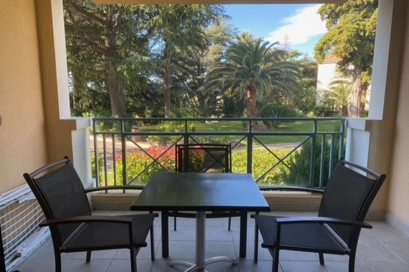 Apartment Cannes Croix des gardes,  Vacation rental apartment  2 rooms   35&nbsp;m&sup2;