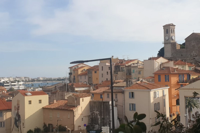 Appartement Cannes  Location saisonnière appartement  2 pièces  