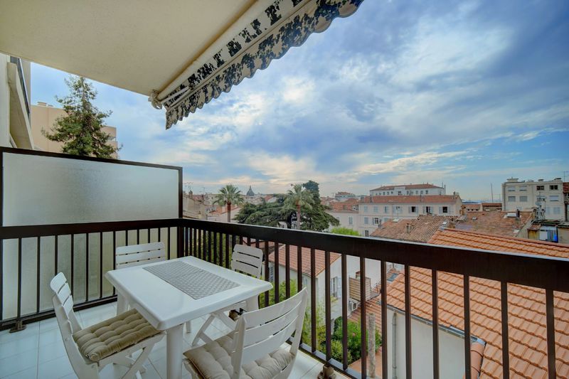 Apartment Cannes Forville,  Vacation rental apartment  1 room   30&nbsp;m&sup2;