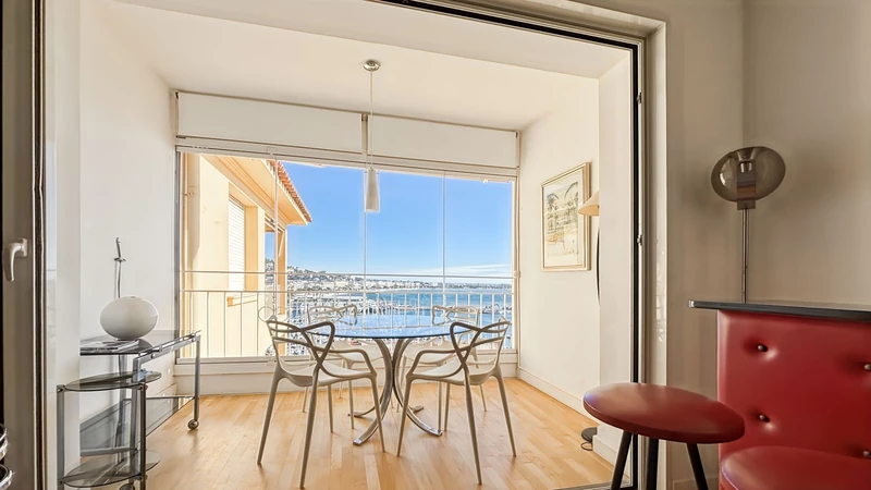 Apartment Cannes  Vacation rental apartment  3 rooms   90&nbsp;m&sup2;