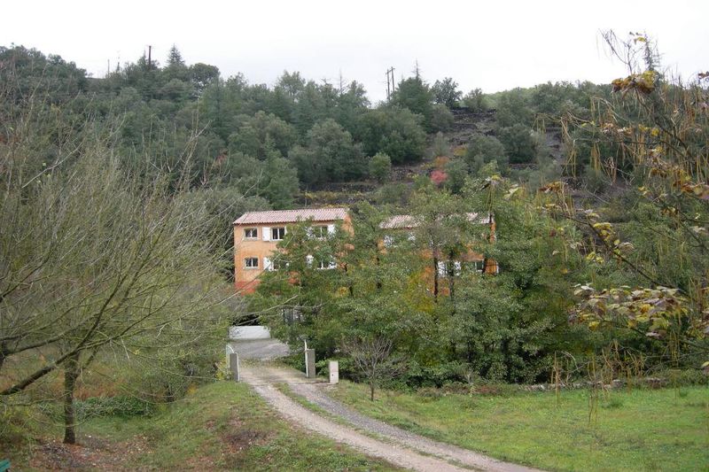 Photo Appartement Saint-Laurent-le-Minier Location appartement 4 pièces 74 m²