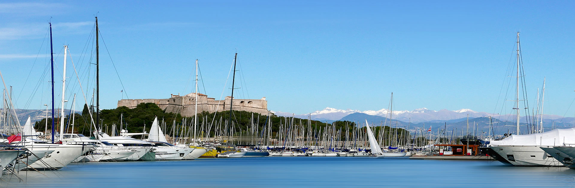 Le port et le Fort Carré à Antibes