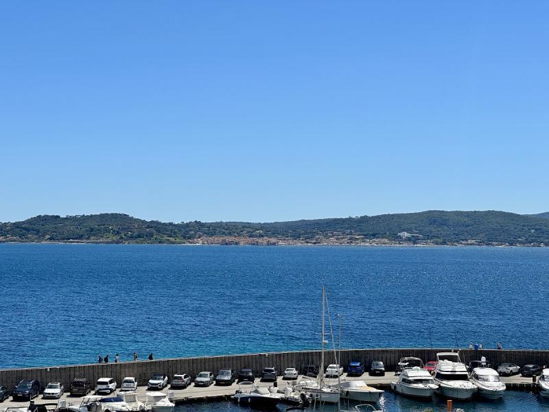 Vue mer depuis appartement 3 pièces à vendre sur Sainte Maxime.