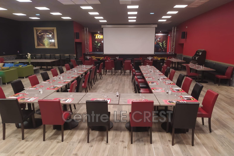 Professionnel local commercial Claira  