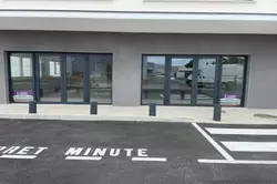 Professionnel local commercial Claira  