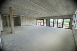 Professionnel local commercial Claira  