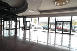 Professionnel local commercial Claira  