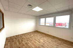 Professionnel bureau d'affaire Claira  