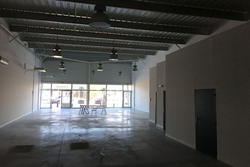 Professionnel local commercial Claira  