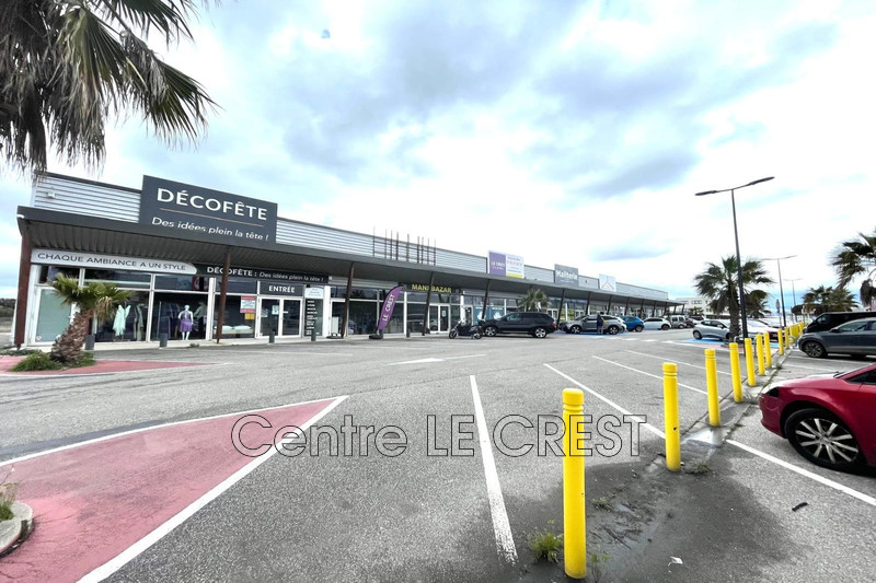 Professionnel local commercial Claira  