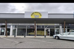 Professionnel local commercial Claira  