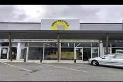 Professionnel local commercial Claira  