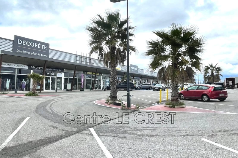 Professionnel local commercial Claira  