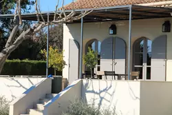 Location saisonnière villa Saint-Etienne-du-Grès  