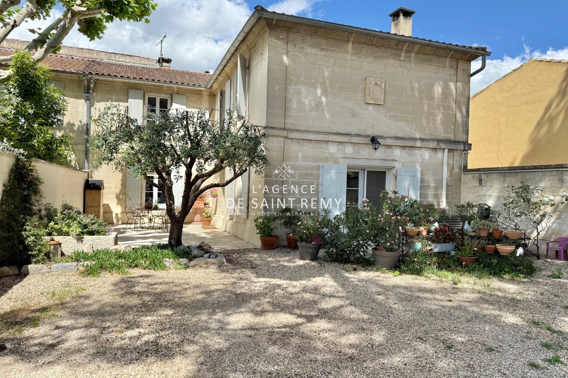Maison 6 pièces 200 m² · à Eyragues · 200 m² · 890 000 €