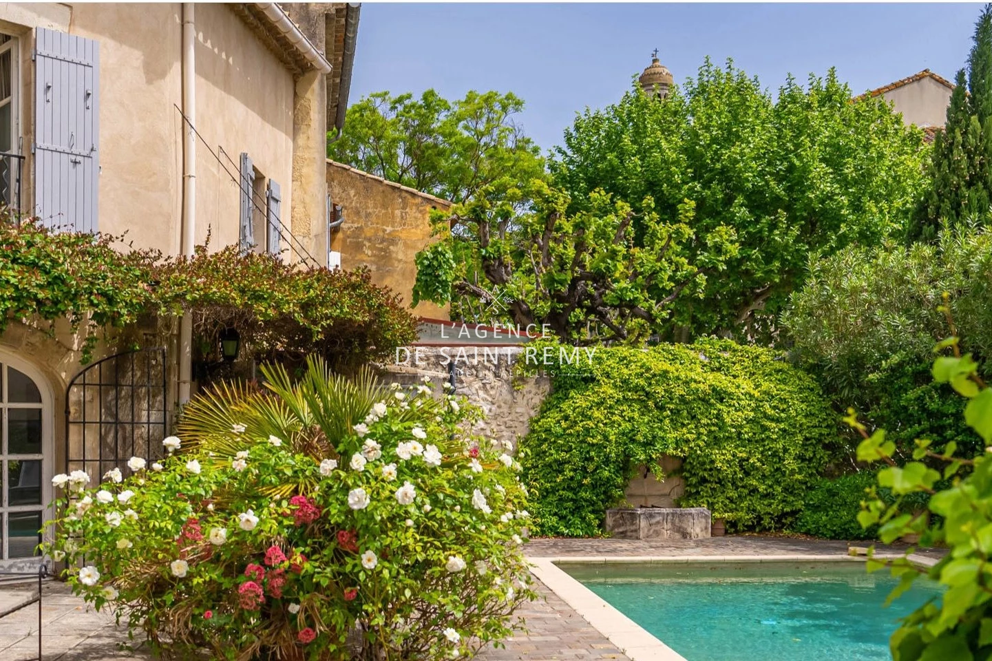Maison 6 pièces 231 m² · à Mollégès · 231 m² · 1 150 000 €