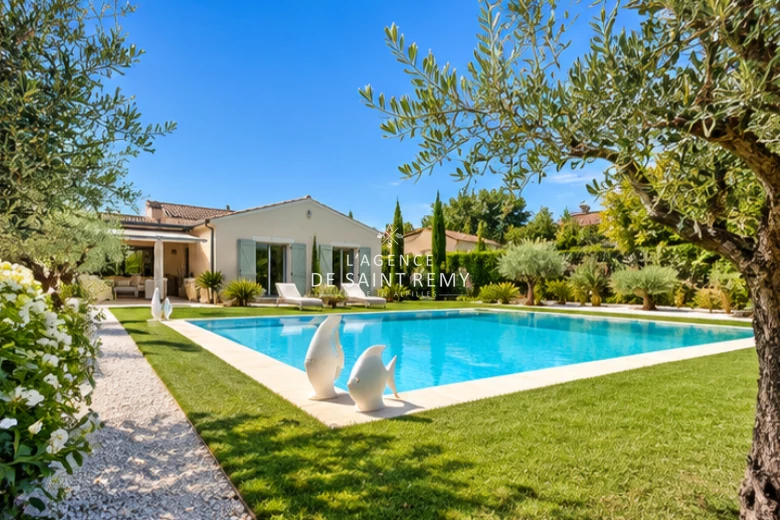 Maison 3 pièces 100 m² · à Mollégès · 100 m² · 576 000 €