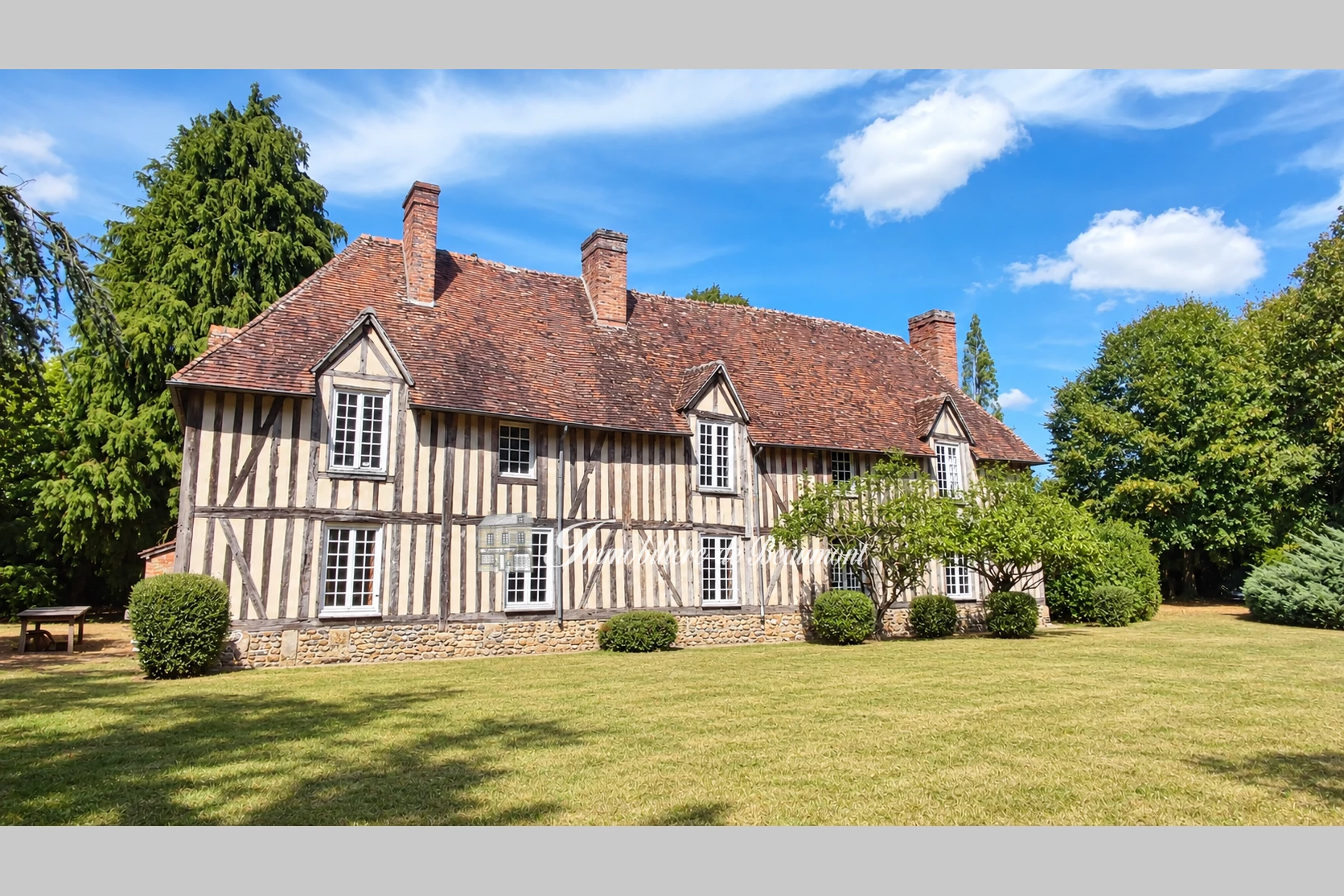 Maison 8 pièces 200 m² · à Bernay · 200 m² · 750 000 €