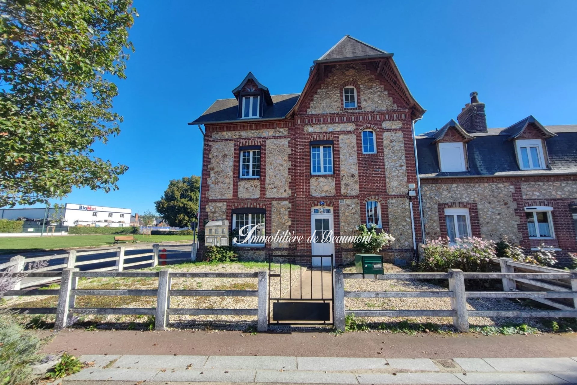 Maison 5 pièces 353 m² · à Beaumont-le-Roger · 353 m² · 199 990 €