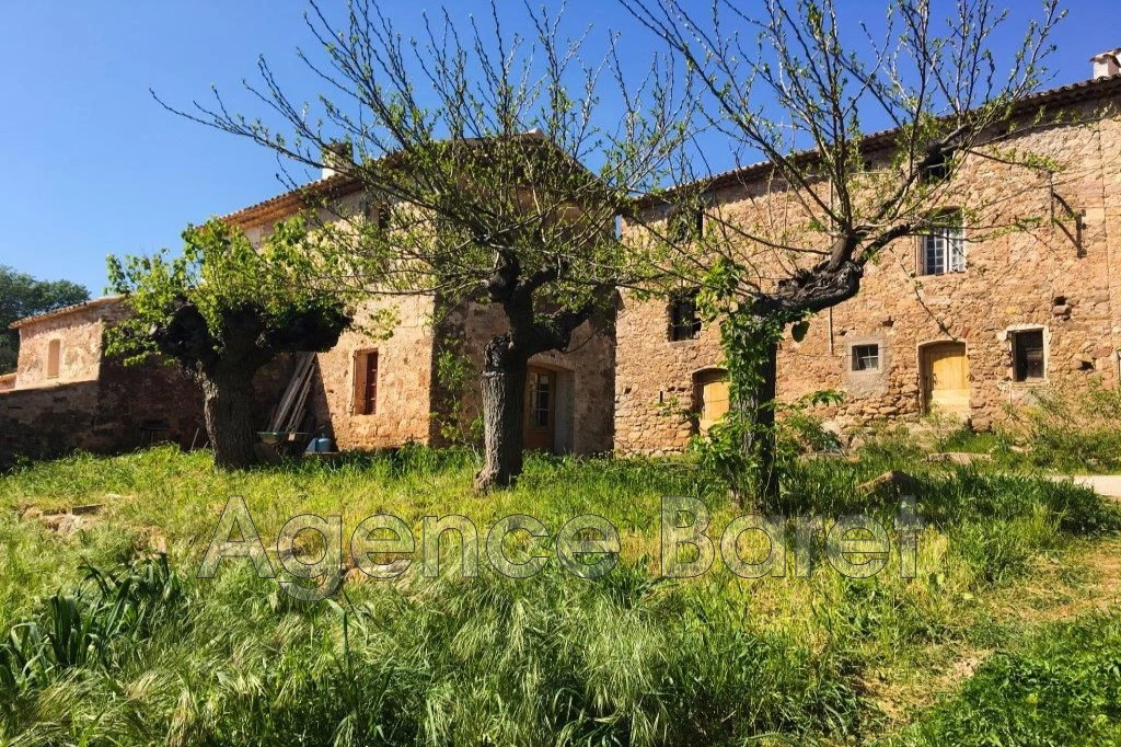 Maison 8 pièces 372 m² · à Taradeau · 372 m² · 624 000 €