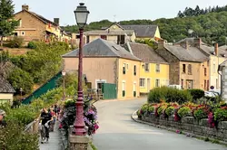 Professionnel  Saint-Léonard-des-Bois  