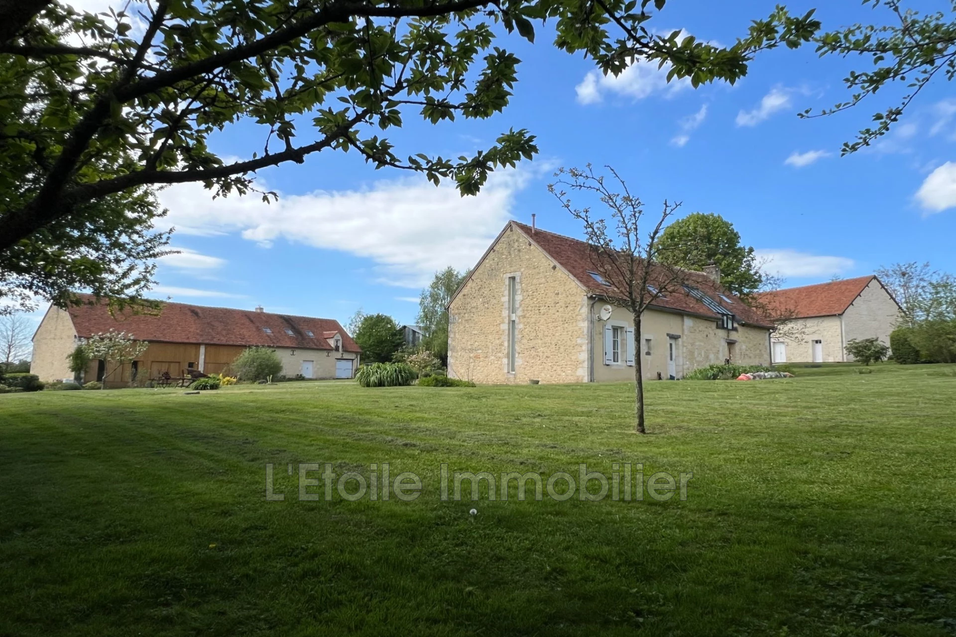 Maison 12 pièces 417 m² · à Mortagne-au-Perche · 417 m² · 995 000 €