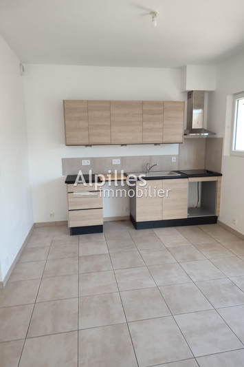 Villa Mouriès  Location villa  3 chambres   84&nbsp;m&sup2;