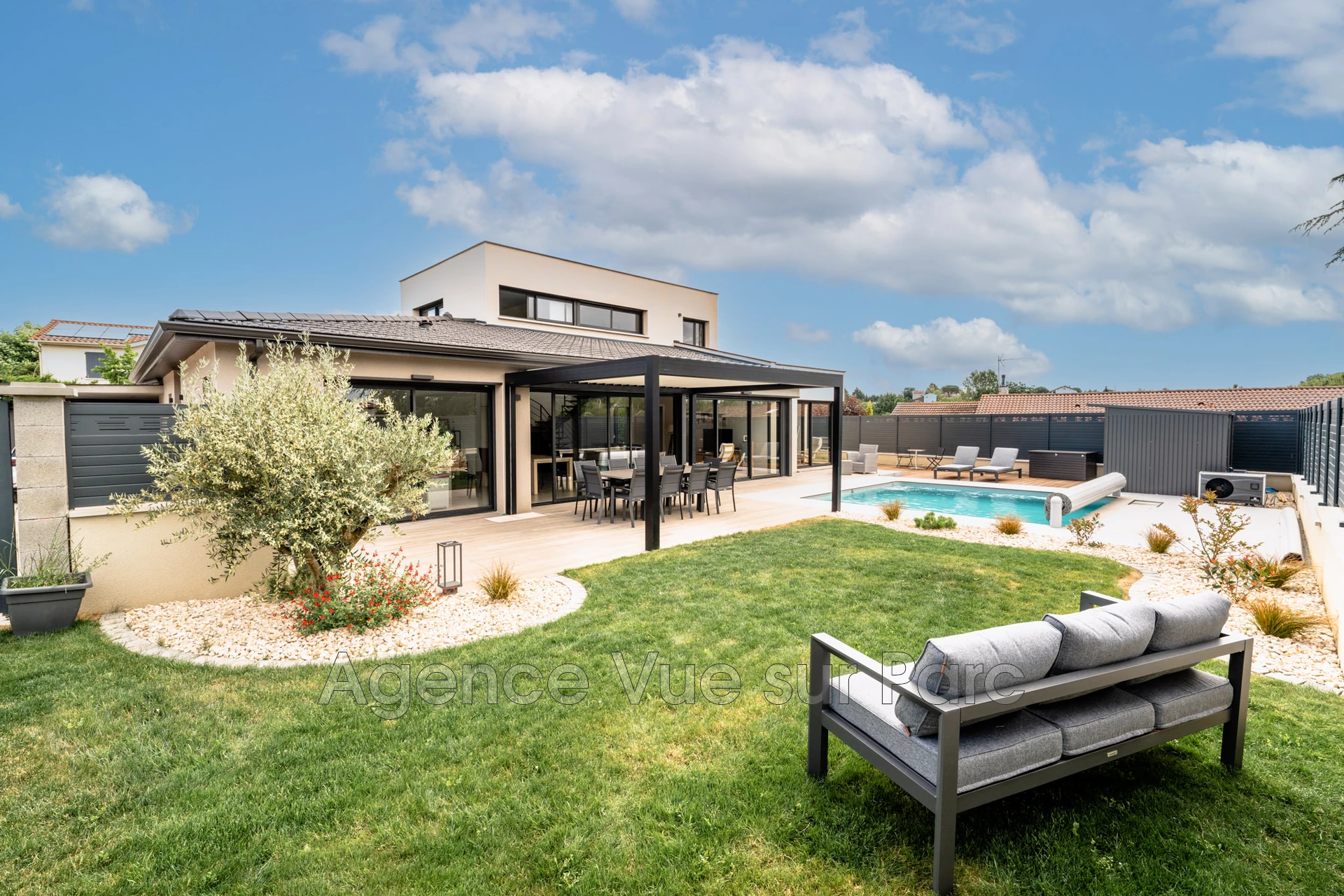Maison 5 pièces 197 m² · à Brindas · 197 m² · 849 000 €