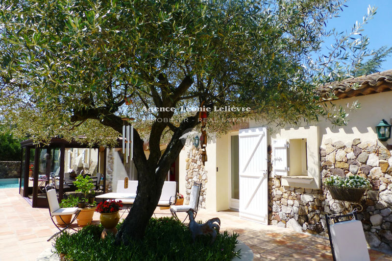 Photo Villa Roquebrune-sur-Argens to buy villa 4 bedrooms 180 m²