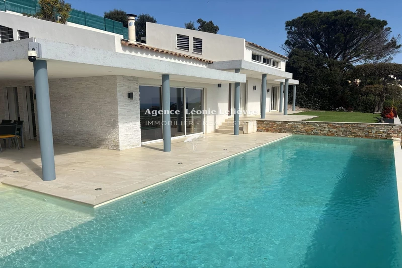 Vente maison Les Issambres   Vente maison Les Issambres  Haus Les Issambres   to buy haus  5 schlafzimmer   160 m²