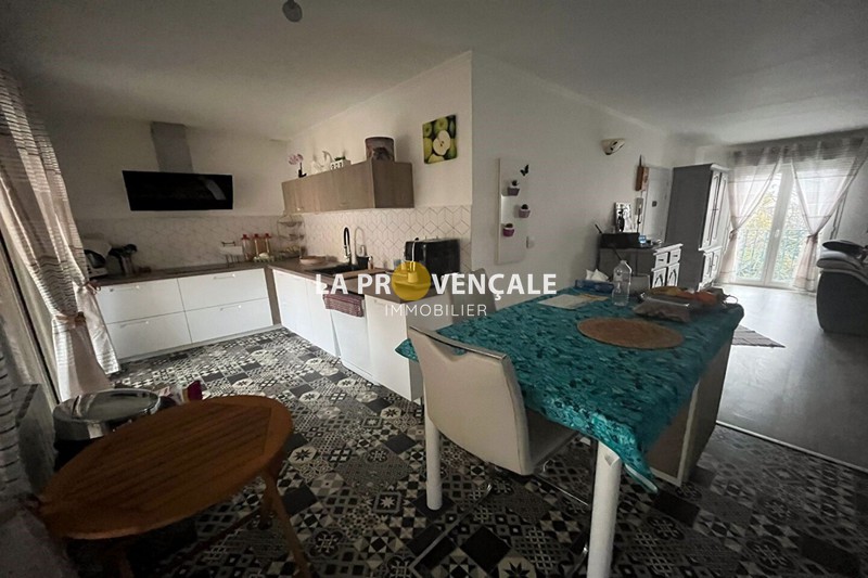 appartement  4 rooms  Trets   91 m² -   