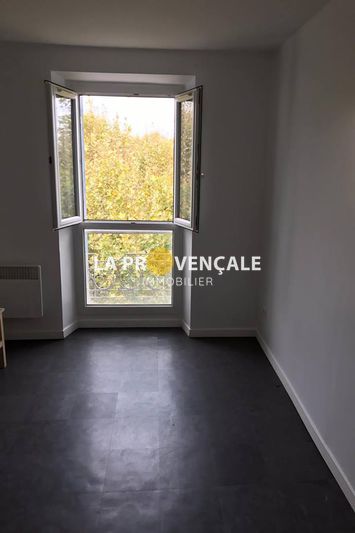 Photo Appartement Trets Centre-ville, Location appartement 1 pièce 18 m²