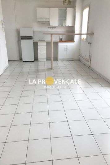 Photo Appartement Trets Centre-ville, Location appartement 1 pièce 28 m²