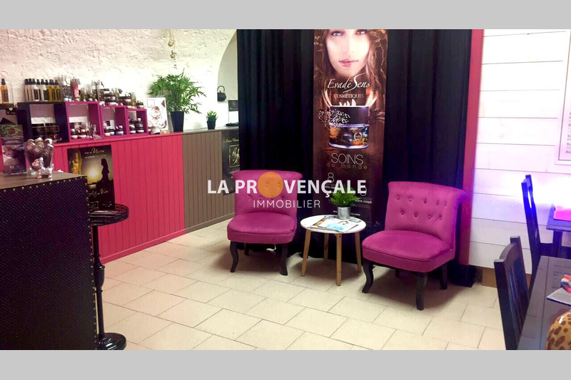 Photo Les Pennes-Mirabeau Village, Professionnel 50 m²
