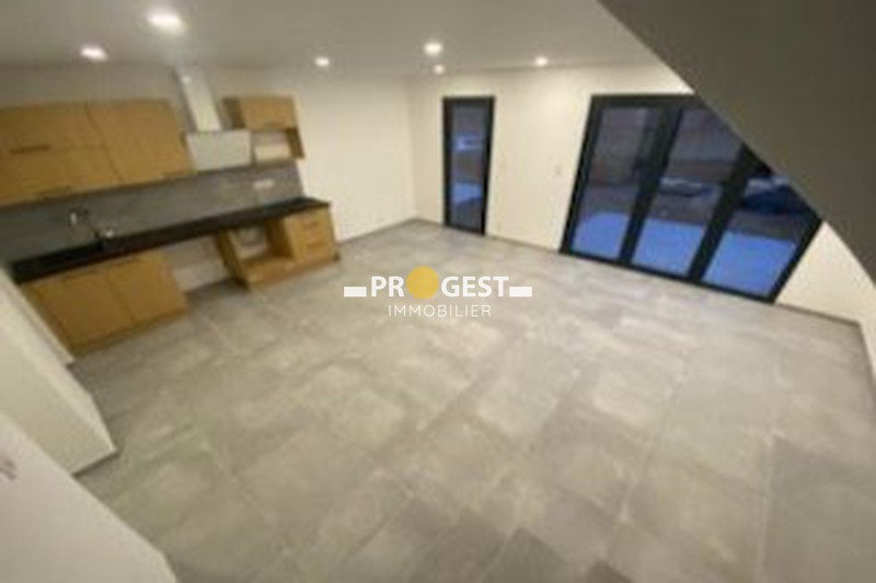 maison  5 pièces  Gréasque   81 m² -   