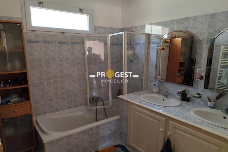 Location appartement Mimet  