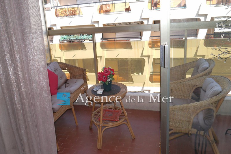 appartement  1 room  Juan-les-Pins Downtown  28 m² -   