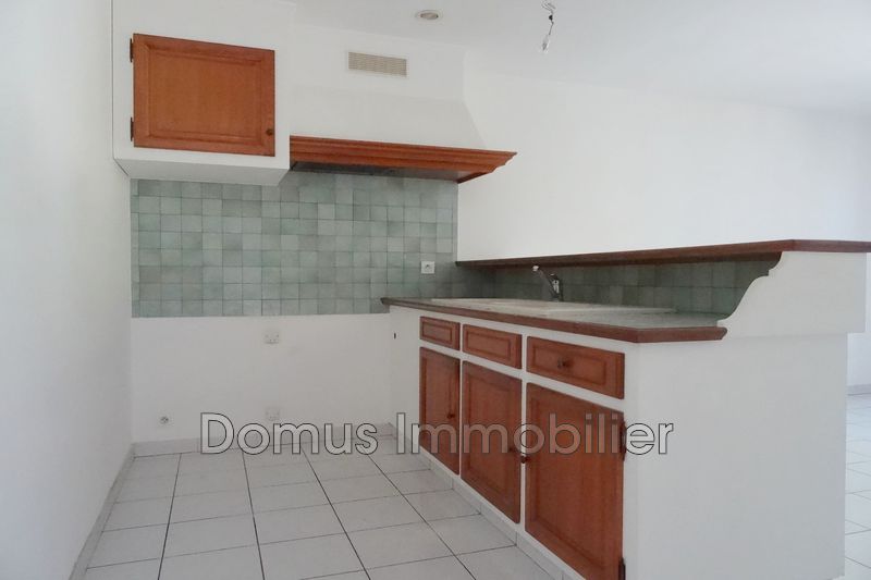 Photo Appartement Saint-Saturnin-lès-Avignon Location appartement 2 pièces 38 m²