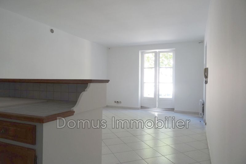 Photo Appartement Saint-Saturnin-lès-Avignon Location appartement 2 pièces 42 m²