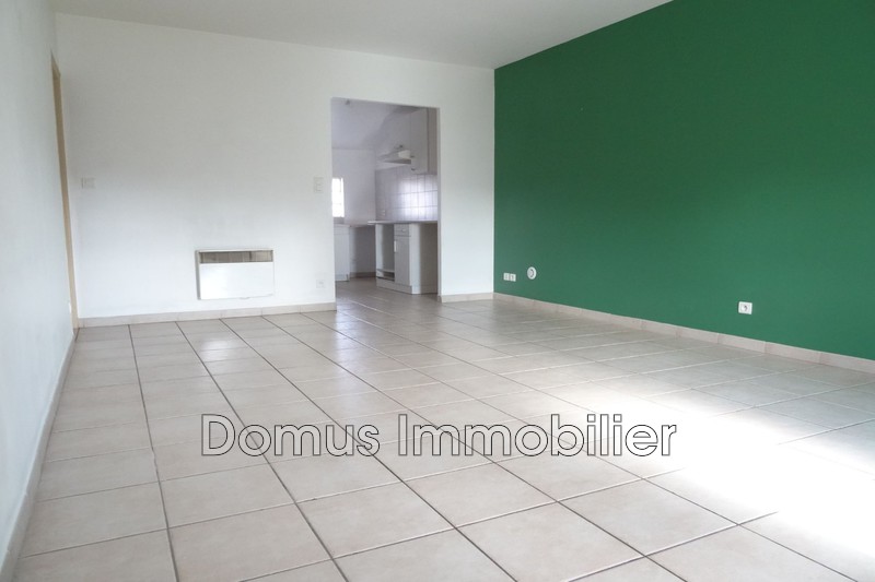 Photo Appartement Saint-Saturnin-lès-Avignon Location appartement 3 pièces 67 m²