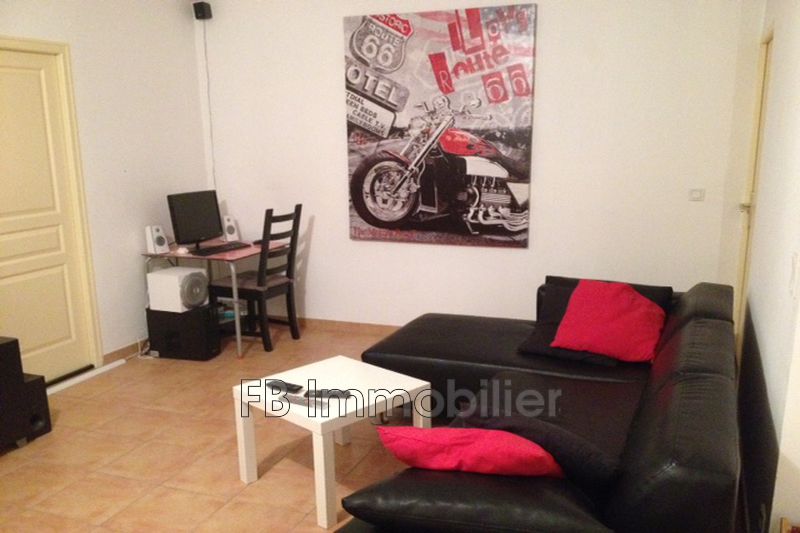 Photo Appartement Eyguières Location appartement 3 pièces 71 m²