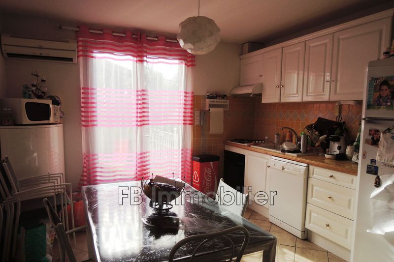 Photo Appartement Eyguières Location appartement 4 pièces 83 m²