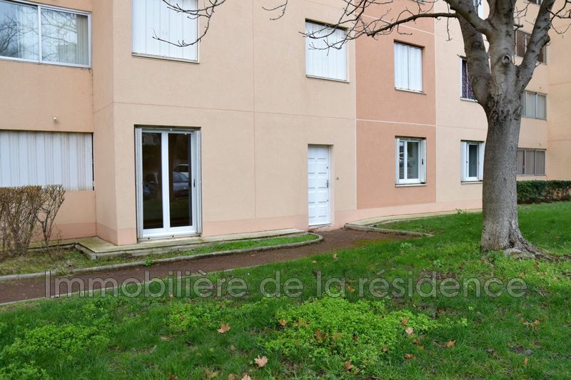 Photo Appartement Vitrolles Location appartement 2 pièces 49 m²