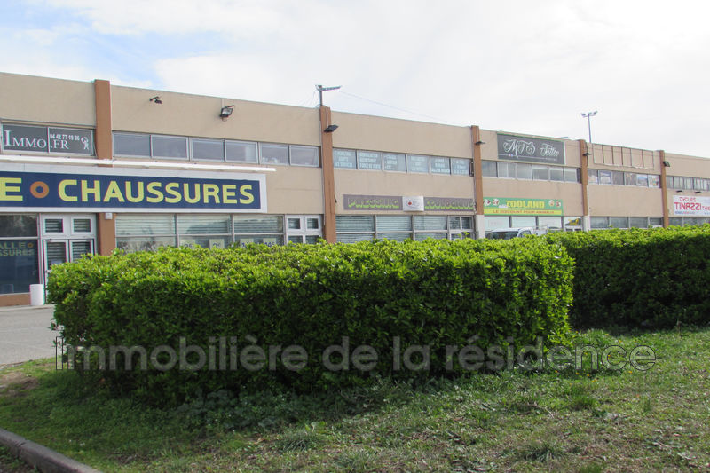 Photo Local professional Vitrolles Rn 113 les cadesteaux, Occupational local professional 109 m²